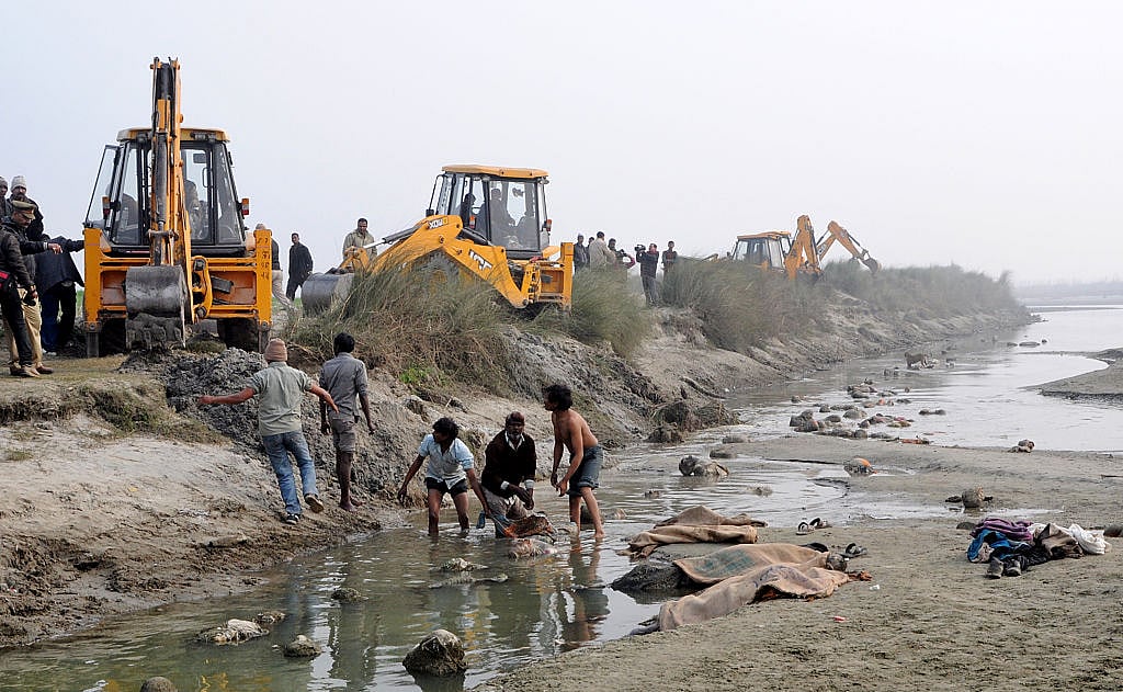 कल तक शवों को नदी में बहाए जाने को परंपरा बता रहे थे योगी आदित्यनाथ, अब कर दिया आदेश हजारों रुपए जुर्माना वसूलने का