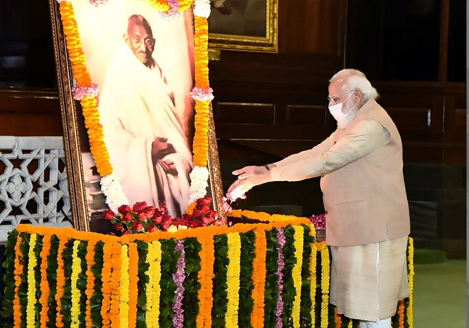 विष्णु नागर का व्यंग्यः सबको अपनी पसंद का गांधी चाहिए, हत्या पर जश्न मनाने वालों को भी आज गांधी चाहिए!