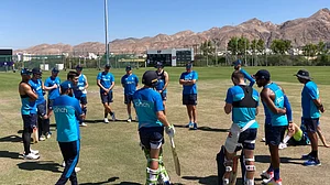 T-20 WC: भारत के साथ प्रैक्टिस मैच में इंग्लैंड को लगा बड़ा झटका, पहले मैच से बाहर हो सकता है ये खिलाड़ी