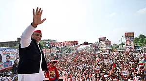 यूपी: अखिलेश ने विजय यात्रा से किया चुनावी शंखनाद, बोले- BJP को नहीं हटाया तो किसानों की तरह संविधान भी कुचला जाएगा