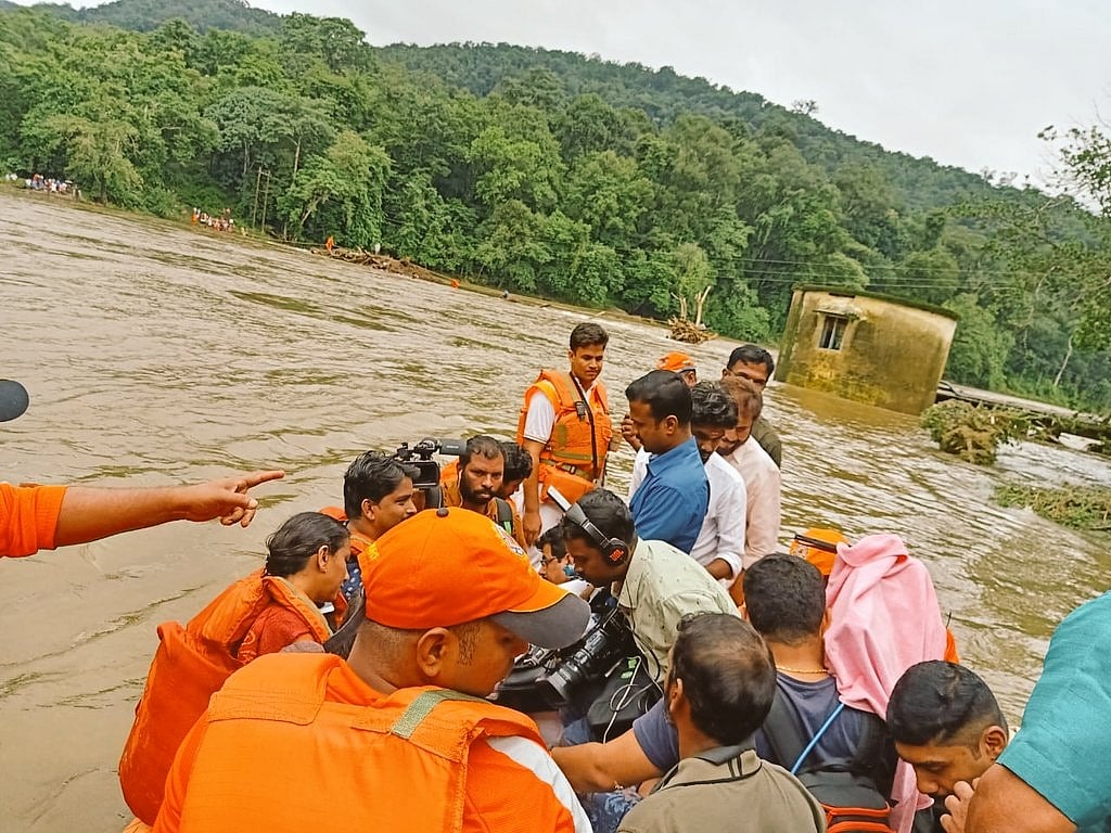 केरल बाढ़: 35 तक पहुंची मृतकों की संख्या, कांग्रेस का आरोप- चेतावनियों पर कार्रवाई करने में विफल रही राज्य सरकार