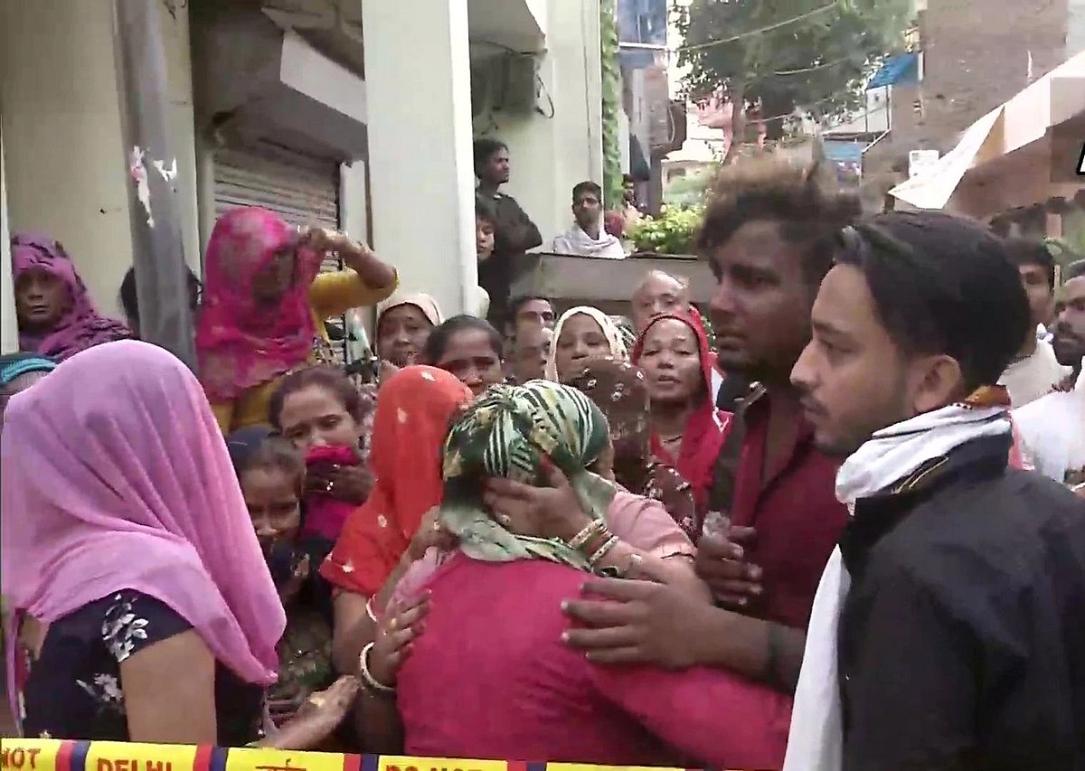 दिल्ली के पुरानी सीमापुरी इलाके में बड़ा हादसा, एक घर में लगी भीषण आग, 4 लोगों की दर्दनाक मौत