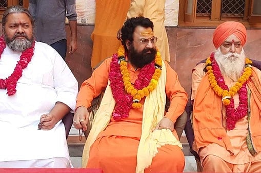 हरिद्वार: अखिल भारतीय अखाड़ा परिषद में फूट, दो धड़ों में बंटे अखाड़े, सात ने चुना अपना अध्यक्ष 