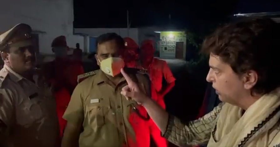 वीडियो: ...जब UP पुलिस पर भड़कीं प्रियंका गांधी, कहा- क्या समझ रखा है, पहले वॉरंट लेकर आओ तब रोकना 