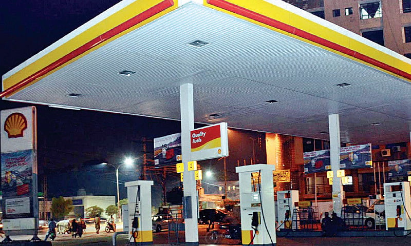 पाकिस्तान में पेट्रोल के दाम में 10.49 रुपये प्रति लीटर का इजाफा, सोशल मीडिया पर फूटा गुस्सा