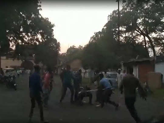 MP में शूटिंग से पहले दिखानी होगी फिल्म की स्क्रिप्ट, कल ही 'आश्रम' के सेट पर बजरंग दल ने की थी तोड़फोड़