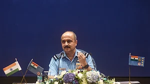 वायुसेना प्रमुख का दुश्मनों को कड़ा संदेश, कहा- बाहरी ताकतों को हमारे क्षेत्र का नहीं करने दिया जाएगा उल्लंघन