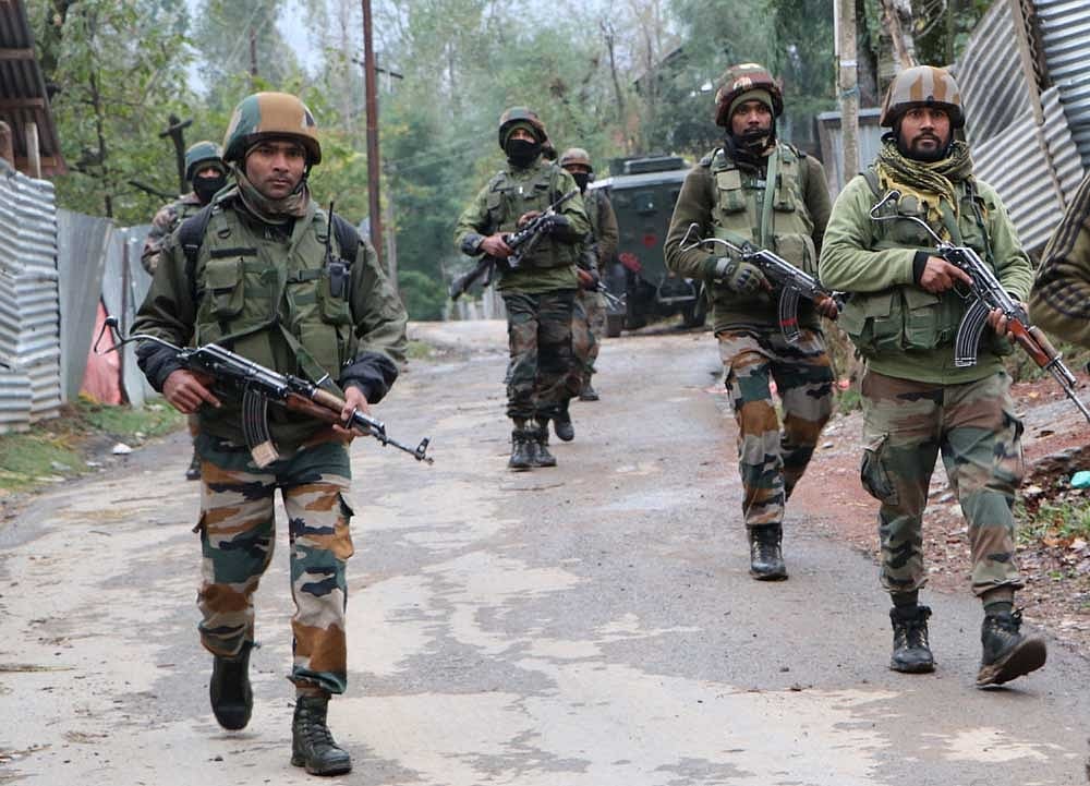 जम्मू-कश्मीर में सुरक्षा बलों को बड़ी कामयाबी, नागरिक की हत्या में शामिल लश्कर का आतंकवादी ढेर