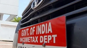 कर्नाटक में पूर्व सीएम येदियुरप्पा के करीबियों पर तीसरे दिन भी इनकम टैक्स के छापे, जानें रेड की पीछे का खेल!