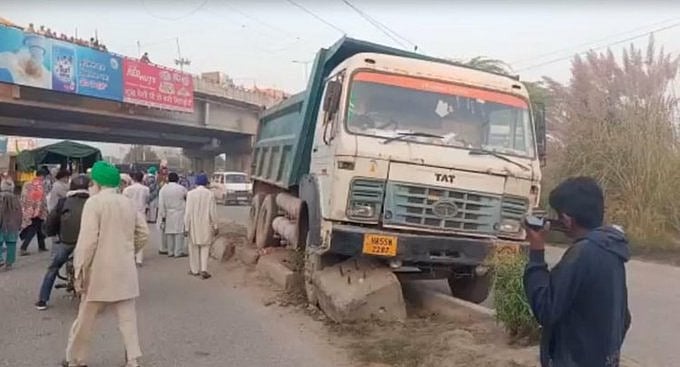 टिकरी बॉर्डर के पास महिला किसान प्रदर्शनकारियों को ट्रक ने रौंदा, 3 महिलाओं की मौत, 3 की हालत गंभीर