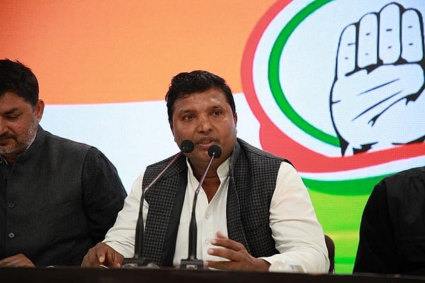 श्रीनिवास का केजरीवाल से सवाल- इधर-उधर की बात न करें सीधा जवाब दें