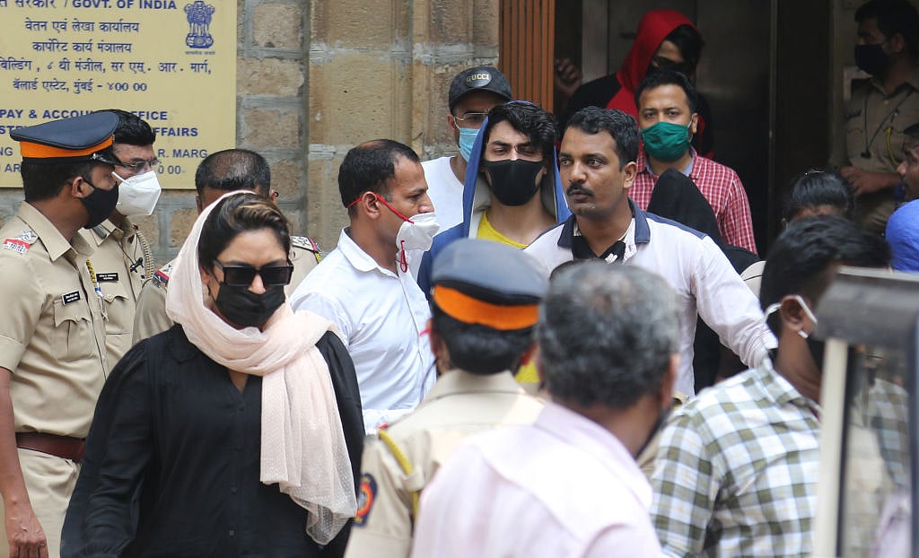 सिनेजीवन: क्रूज ड्रग्‍स केस में बॉम्बे HC ने आर्यन खान को दी जमानत और 'सत्यमेव जयते 2' का पहला गाना रिलीज 