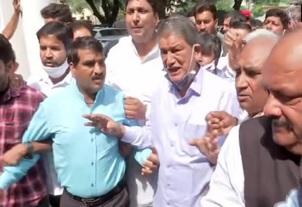 लखीमपुर हिंसा: सड़कों पर उतरी उत्तराखंड कांग्रेस, पूर्व CM हरीश रावत गिरफ्तार, कहा- इस्तीफा दे 'हत्यारी सरकार' 