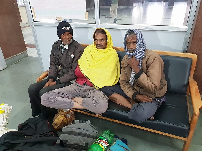 कश्मीर में लक्षित हमलों से खौफ में आए बाहरी श्रमिक, घर लौटने के लिए श्रीनगर स्टेशन पर उमड़ा हुजूम