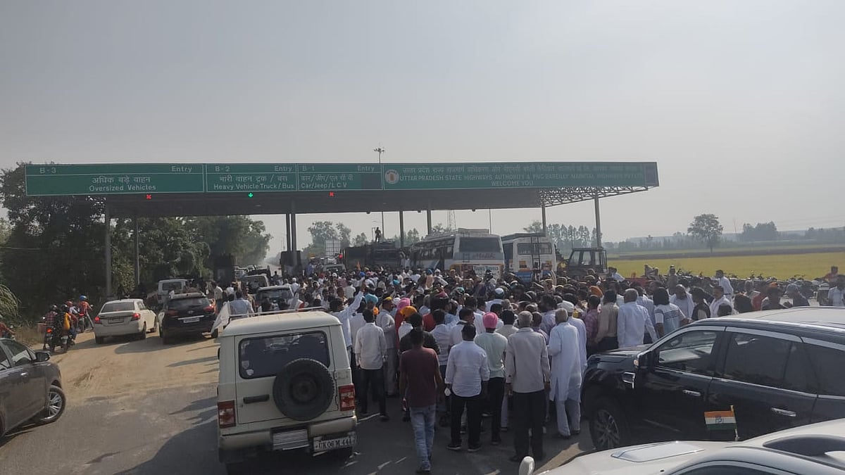 उत्तराखंड से लखीमपुर कूच कर रहे हरीश रावत के काफिले को देख UP पुलिस के फूले हाथ-पांव! किच्छा बॉर्डर पर रोका