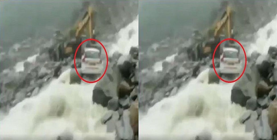 वीडियो: उत्तराखंड में भारी बारिश के बीच उफनते नाले में फंसी कार में अटकी ‘जिंदगी’, देवदूत बना BRO, ऐसे बचाई जान