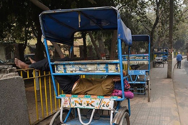 करोड़पति निकला मथुरा का ये रिक्शा चालक, IT विभाग ने भेजा इतने करोड़ का नोटिस, कमाई की रकम जान उड़ जाएंगे होश!
