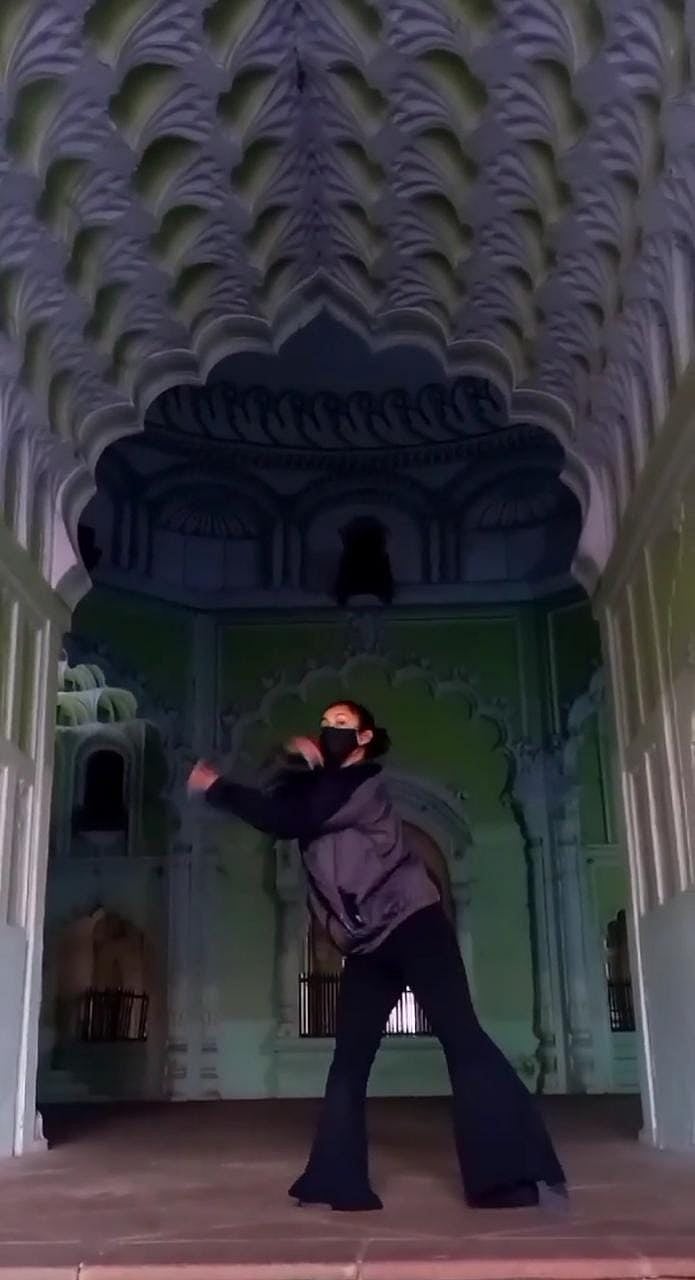 लखनऊ: बड़ा इमामबाड़े में डांसिंग गर्ल का वीडियो वायरल, महिलाओं के लिए ड्रेस कोड तय