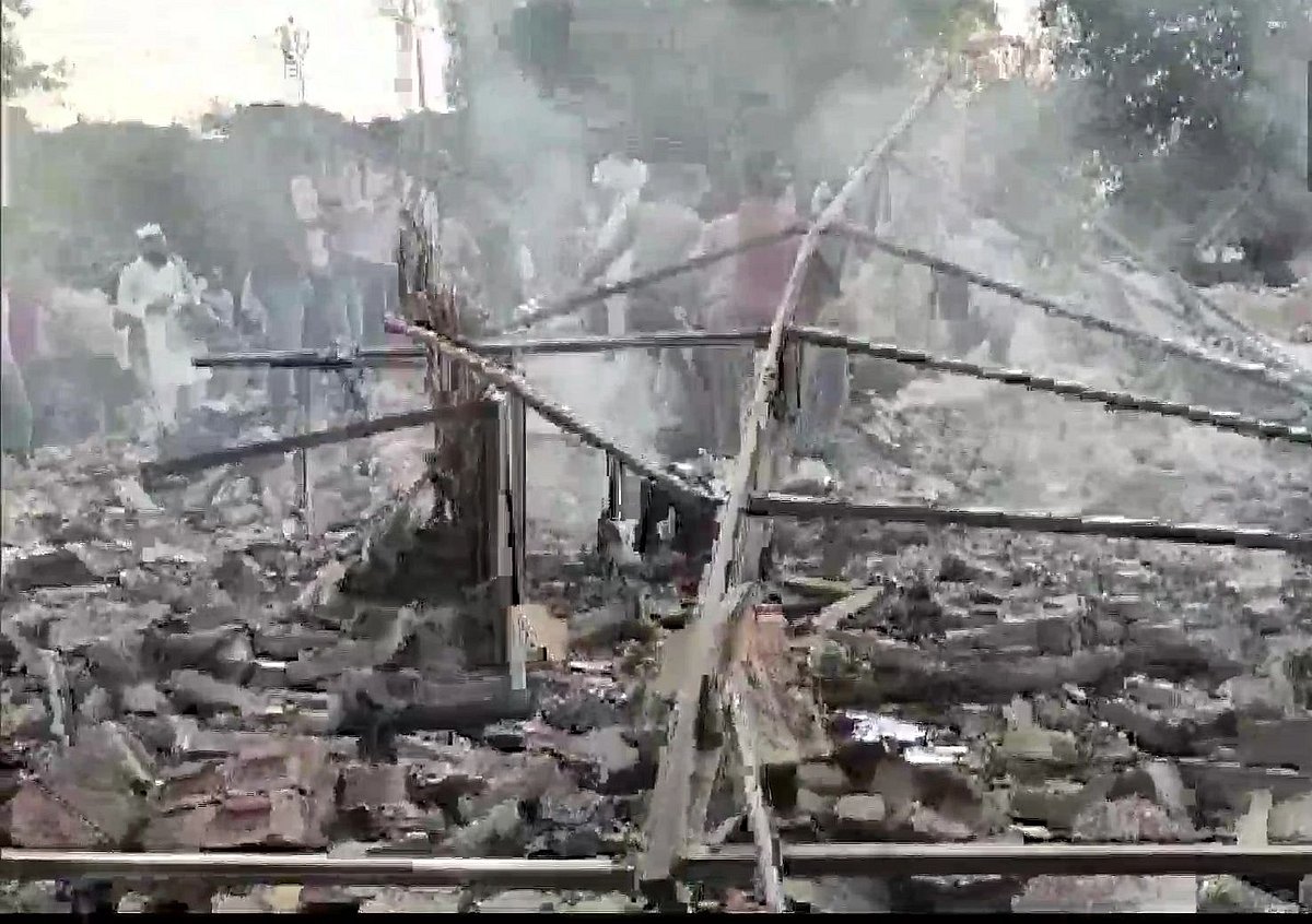 उत्तर प्रदेशः कैराना में अवैध पटाखा फैक्ट्री में भयंकर विस्फोट, चार लोगों की मौत, दर्जन भर लोग घायल