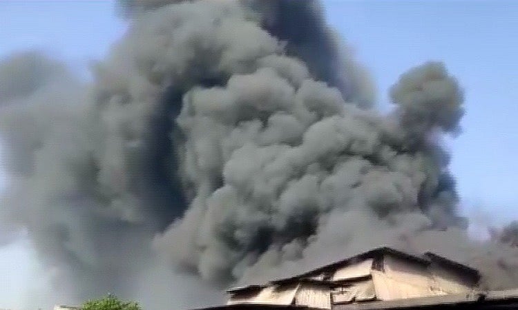 गुजरात: सूरत के GIDC पांडेसरा के एक मिल में लगी भीषण आग, मौके पर फायर ब्रिगेड की 15 गाड़ियां मौजूद