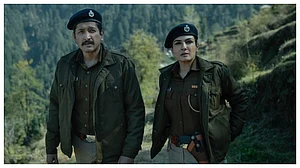 रिलीज हुआ रवीना टंडन की क्राइम थ्रिलर ‘अरण्यक’ का ट्रेलर, पुलिस अफसर का निभा रहीं हैं किरदार