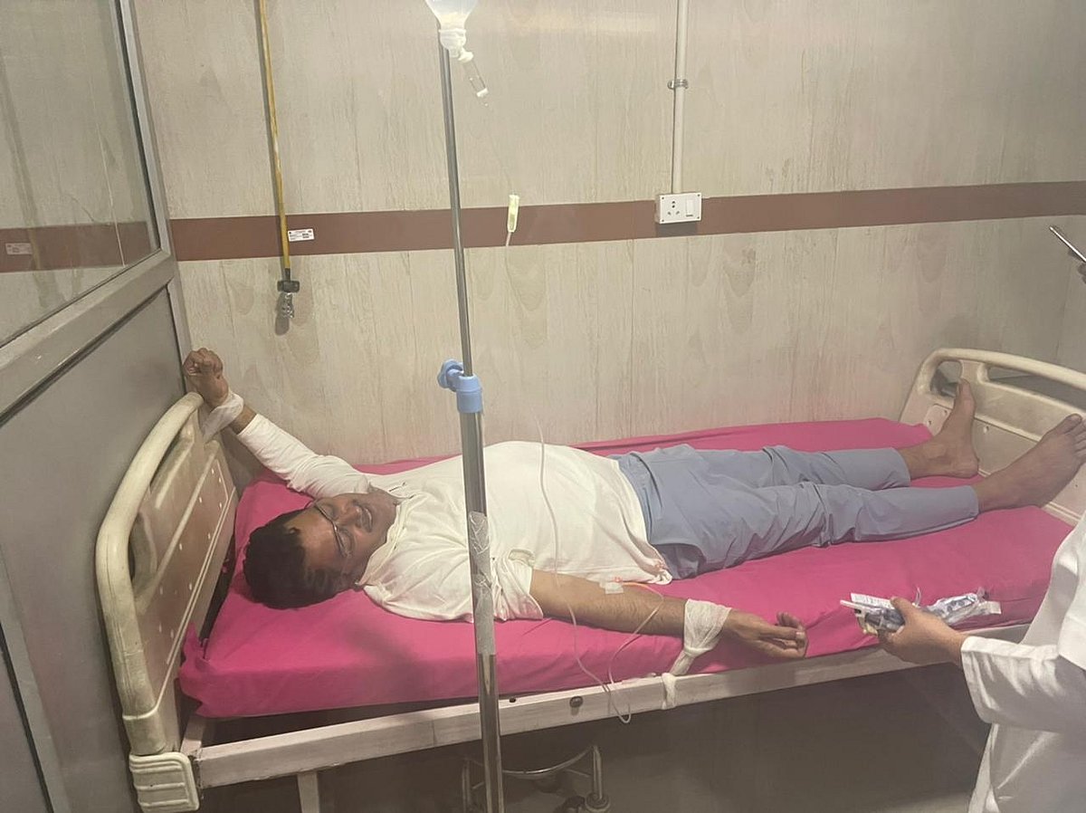 UP: इस्तीफा देने वाले सपा विधायक को पुलिस ने जबरन कराया अस्पताल में भर्ती, दोनों हाथ बांध कर लगाई गई ड्रिप
