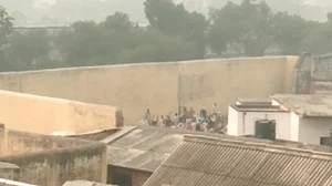 यूपी के जेल में बवाल: हिंसा के लिए 27 कैदियों पर मामला दर्ज, भड़के कैदियों ने 20 पुलिसकर्मियों को किया था घायल