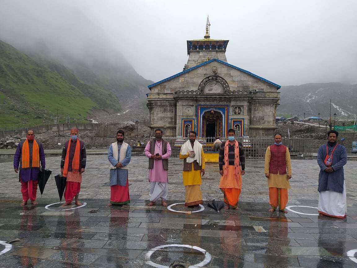 देवस्थानम बोर्ड ने उत्तराखंड सरकार की बढ़ाई मुश्किलें! पुरोहितों का ऐलान- CM का करेंगे विरोध, PM के दौरे के दिन मार्च 