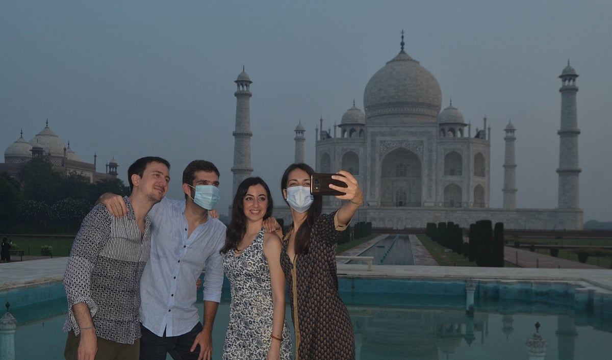 भारत में विदेशी पर्यटकों के आने के रास्ते खुले, कोविड के मामले घटने पर भारत सरकार ने  दी अनुमति