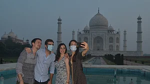भारत में विदेशी पर्यटकों के आने के रास्ते खुले, कोविड के मामले घटने पर भारत सरकार ने दी अनुमति