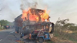 बिहार में दर्दनाक हादसा! छात्रों को ट्यूशन ले जा रहे ऑटो को ट्रक ने मारी टक्कर, 4 की मौत, कई घायल
