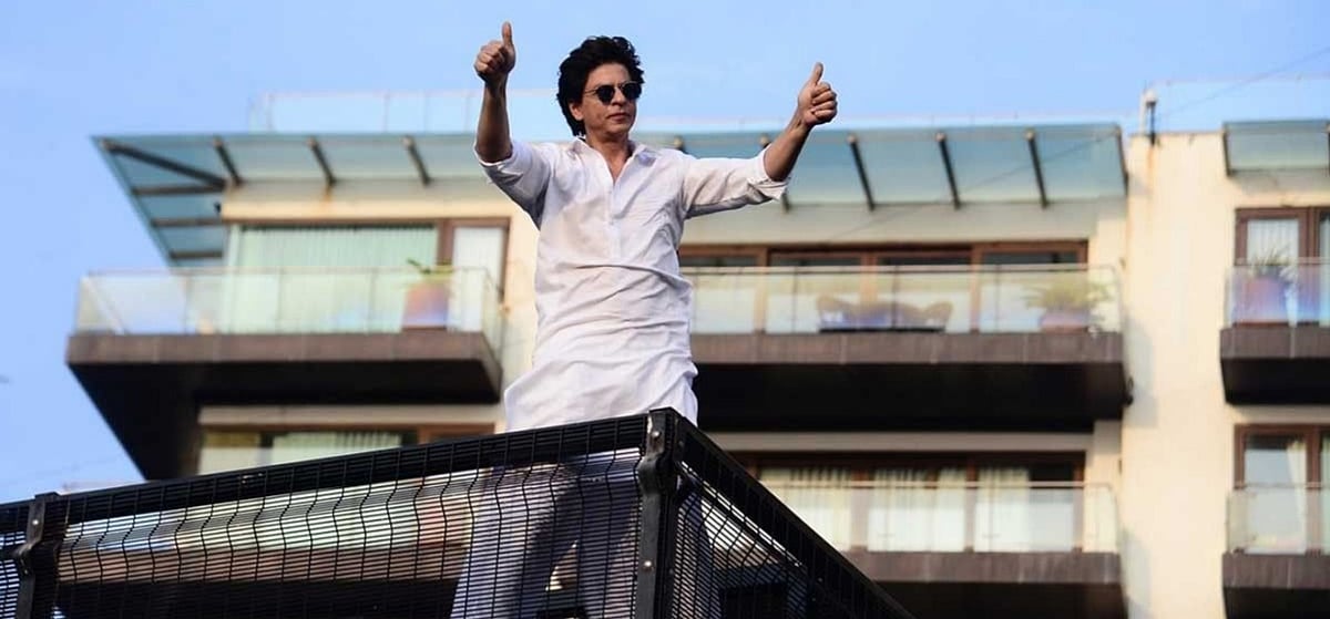 सिनेजीवन: 'तड़प' का पहला रोमांटिक गाना रिलीज और बर्थडे पर शहर से बाहर शाहरुख खान, मन्नत में फैन्स का जमावड़ा