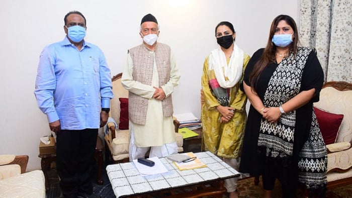 ताबड़तोड़ खुलासों से घिरा वानखेड़े परिवार राज्यपाल की शरण में पहुंचा, नवाब मलिक के खिलाफ पुलिस में दी शिकायत