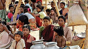 विकास सुनिश्चित करने में ही नहीं, गरीबी को
दूर करने में भी संसाधनों और आय के समान पुनर्वितरण की है बड़ी भूमिका