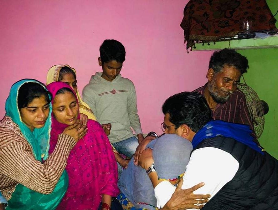 कासगंज हिरासत में मौत का मामला: अल्ताफ के पिता का आरोप- हत्या के बाद दर्ज हुई FIR, CBI जांच की मांग