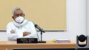 इधर नीतीश कर रहे थे शराबबंदी पर हाई-लेवल बैठक, उधर नशे में धुत अधिकारी ने किया हंगामा, हुआ गिरफ्तार