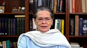 सोनिया गांधी ने देशवासियों को दी दिवाली की शुभकामनाएं, कहा- प्रकाश का यह पर्व प्रत्येक परिवार के लिए लाए सुख-समृद्धि
