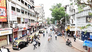 महाराष्ट्र में सभी लॉकडाउन प्रतिबंध हटे, महामारी से पहले जैसे हालात लौट आए