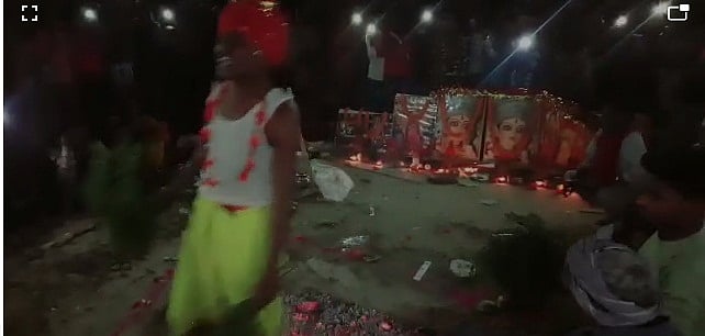 बिहार: पंचायत चुनाव में वोटरों का विश्वास जीतने के लिए प्रत्याशी कर रहे हर जतन, एक ने अंगारे पर चलकर दी 'अग्नि परीक्षा'