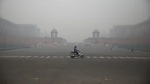 दिल्ली-NCR में लगेगा लॉकडाउन? जानिए वायु प्रदूषण के गंभीर होते हालात के बीच आपातकालीन बैठक में क्या फैसले लिए गए