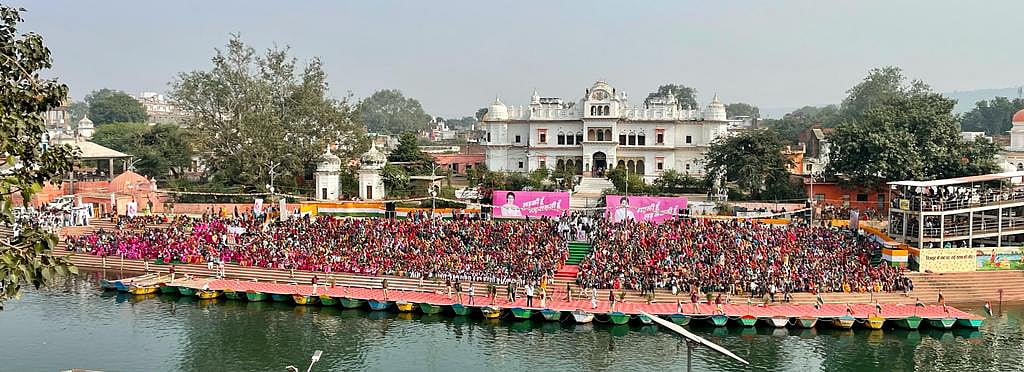यूपी: प्रियंका गांधी ने चित्रकूट में महिलाओं में भरा जोश, कहा- सुनो द्रौपदी शस्त्र उठा लो अब गोविंद ना आएंगे