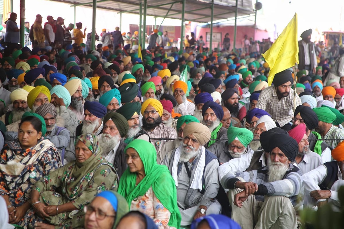 किसान आंदोलन के एक साल! देश के अलग अलग हिस्सों से दिल्ली बॉर्डर पहुंच रहे अन्नदाता, धारा 144 लागू, सड़कों पर बैरिकेडिंग