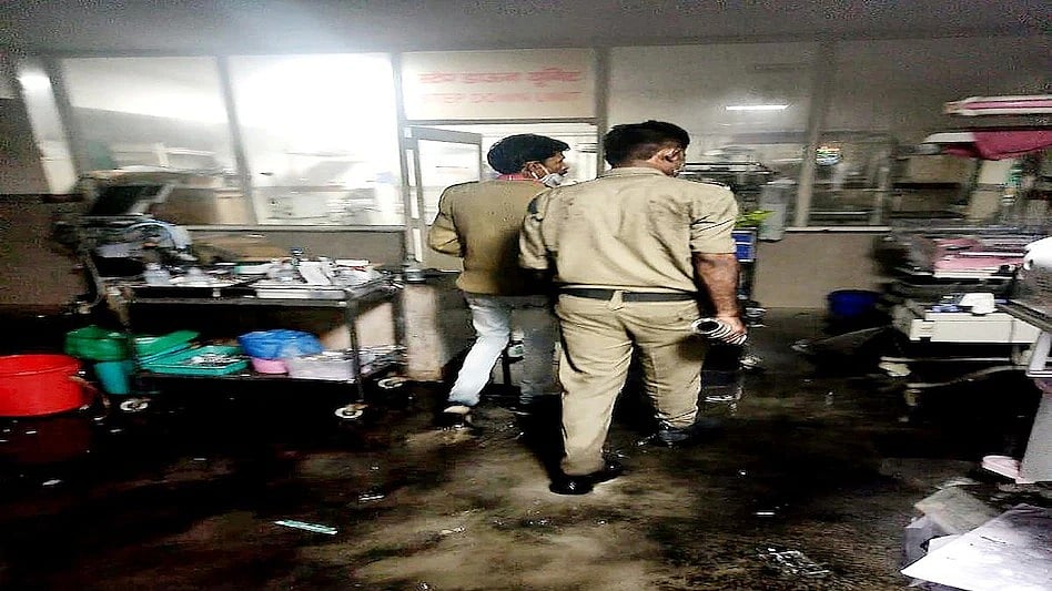 भोपाल: हमीदिया अस्पताल अग्निकांड में अब तक 12 बच्चों की मौत, अस्पताल के डीन, अधीक्षक और संचालक को हटाया गया