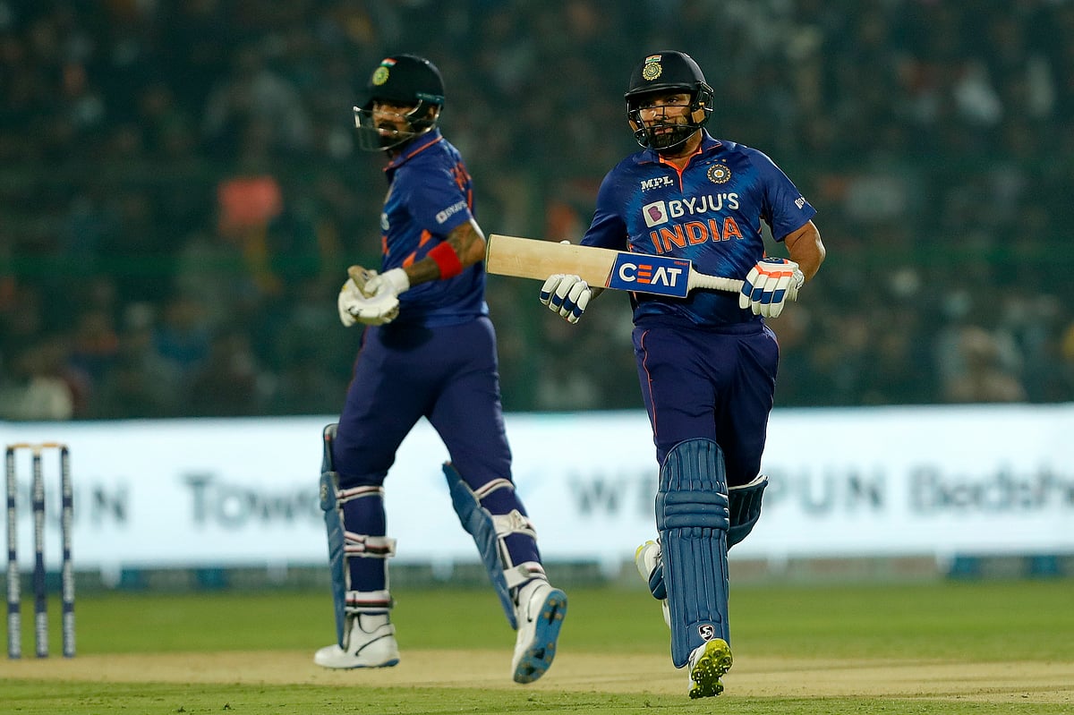 भारत-न्यूजीलैंड T20 मैच: रोहित, सूर्य और पंत का खूब चला बल्ला, आखिरी ओवर में भारत ने 5 विकेट से मैच जीता
