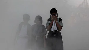 वायु प्रदूषण! दिल्ली में कल से सभी स्कूलों को बंद करने के आदेश, SC की फटकार के बाद लिया गया फैसला