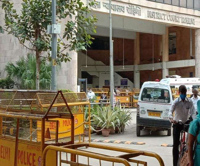 दिल्ली के रोहिणी कोर्ट में धमाका, कुछ लोगों के घायल होने की खबर, रोकी गई अदालत की कार्यवाही 