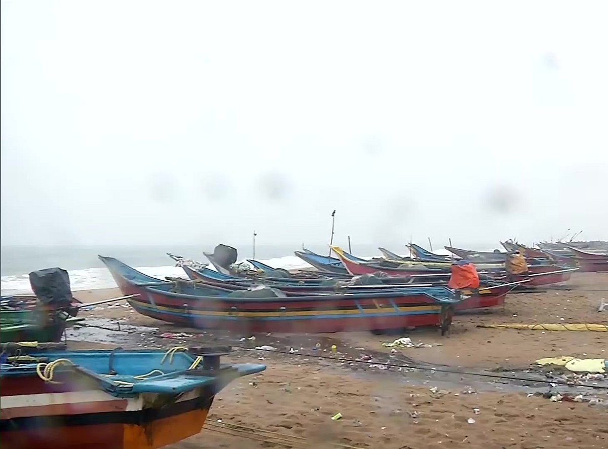 आ रहा है चक्रवात 'जवाद', आंध्र प्रदेश और ओडिशा तट से टकराएगा आज, अलर्ट पर बचावकर्मी, 150 ट्रेनें रद्द