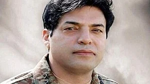 दुनिया की 5 बड़ी खबरें: नए ISI प्रमुख के निर्देश से पाक में खलबली और 'बाइडेन सरकार कोरोना पर नियंत्रण पाने में हुई विफल'