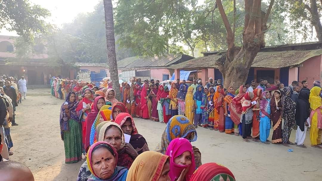 बिहार: पंचायत चुनाव में वोट डालने के बाद कई महिलाओं के बैंक अकाउंट हुए खाली, पीड़ितों ने बताया- कैसे हुआ खेल