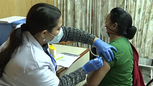 दिल्ली में डरा रहे कोरोना के आंकड़े, हॉस्पिटलाइज हो रहे 90% मरीजों में ये एक बात है कॉमन